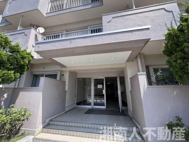 逗子ローズプラザのエントランス|建物の内部です