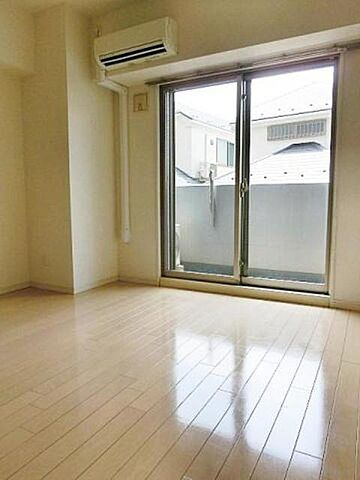 ベルペトラの居間・リビング|反転間取りの別号室参考写真