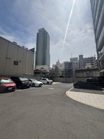 ワコーレ神戸三宮G.C.の駐車場