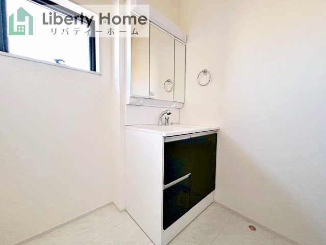 古河市鴻巣第6　新築戸建　2号棟の独立洗面台