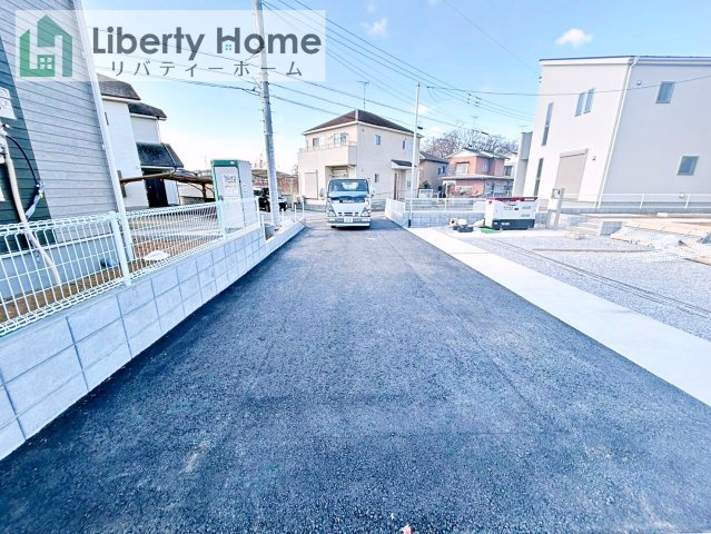 古河市鴻巣第6　新築戸建　2号棟の前面道路含む現地写真