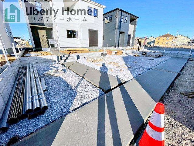 古河市鴻巣第6　新築戸建　2号棟の前面道路含む現地写真