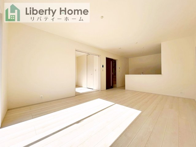 古河市鴻巣第6　新築戸建　2号棟の居間・リビング