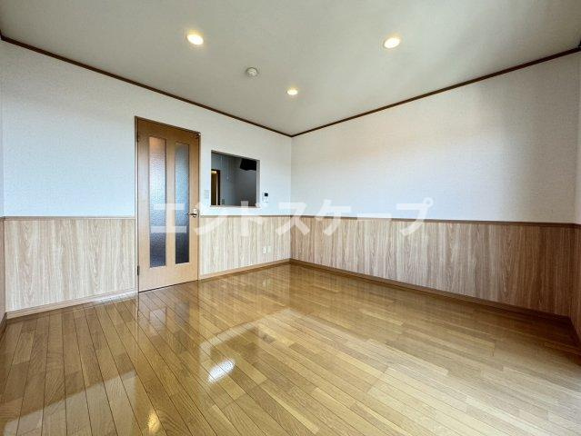 ラ・フレイズIIの居間・リビング|高崎、前橋、伊勢崎エリアのお部屋探しはエンドスケープまで！お客様の理想お聞かせ下さい♪
内装の一部が画像と異なる場合がございます。