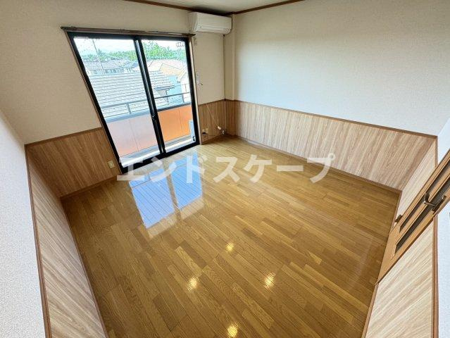 ラ・フレイズIIの居間・リビング|高崎、前橋、伊勢崎エリアのお部屋探しはエンドスケープまで！お客様の理想お聞かせ下さい♪
内装の一部が画像と異なる場合がございます。