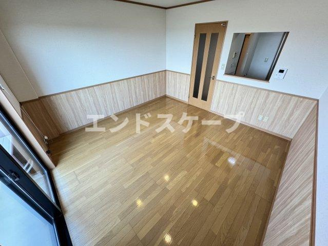 ラ・フレイズIIの居間・リビング|高崎、前橋、伊勢崎エリアのお部屋探しはエンドスケープまで！お客様の理想お聞かせ下さい♪
内装の一部が画像と異なる場合がございます。