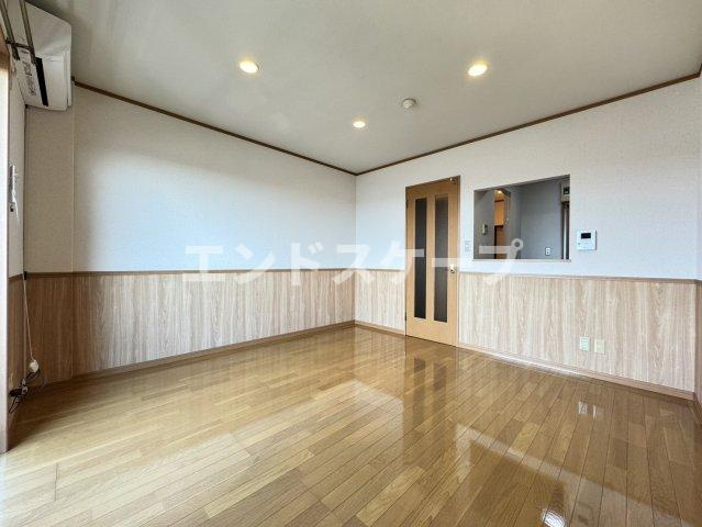 ラ・フレイズIIの居間・リビング|高崎、前橋、伊勢崎エリアのお部屋探しはエンドスケープまで！お客様の理想お聞かせ下さい♪
内装の一部が画像と異なる場合がございます。