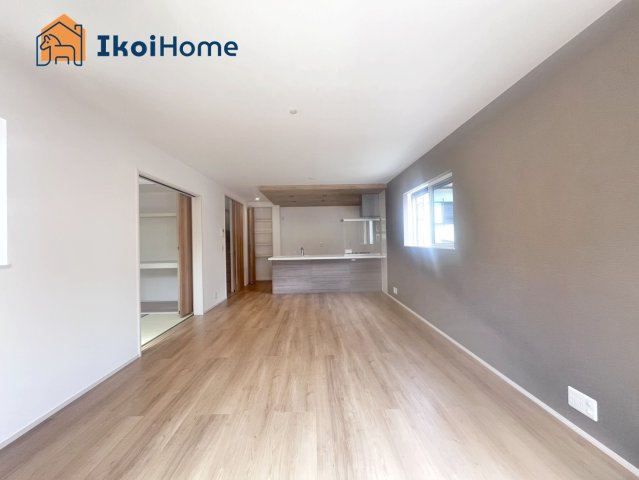 神戸市西区秋葉台2丁目　新築戸建　の居間・リビング|【ホームページに現地動画掲載中】●年中無休：当日予約可●1階のLDK17.75帖です。