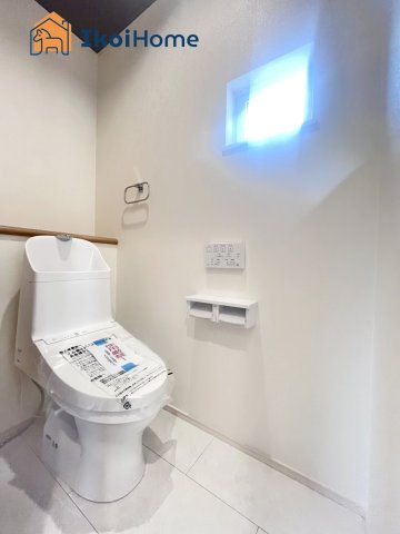 神戸市西区秋葉台2丁目　新築戸建　のトイレ|【ホームページに現地動画掲載中】●年中無休：当日予約可●ウォシュレット暖房便座脱臭機能も標準装備