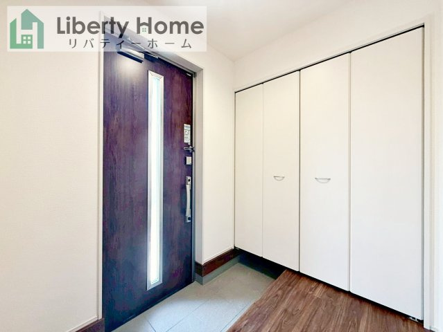 古河市鴻巣第6　新築戸建　4号棟の玄関