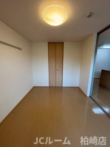 柏崎市豊町のアパートの洋室