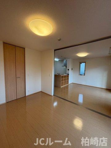 柏崎市豊町のアパートの洋室