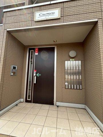 柏崎市豊町のアパートのエントランス