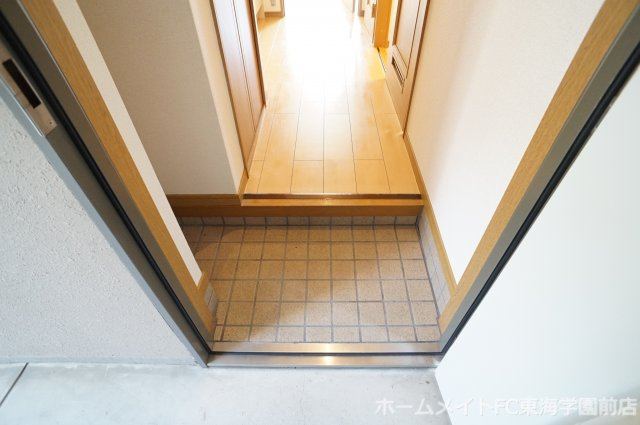 熊本市東区尾ノ上１丁目の賃貸マンションの玄関