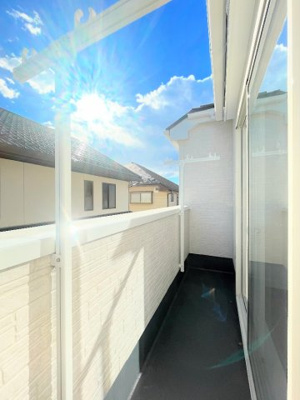 【バルコニー】 | ◆横浜市港南区芹が谷　新築戸建て◆ | ◆日当たり良好なバルコニー！毎日のお洗濯にも嬉しいですね！