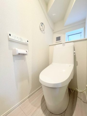 【トイレ】 | ◆横浜市港南区芹が谷　新築戸建て◆ | ◆清潔感のある白を基調とした落ち着ける空間。