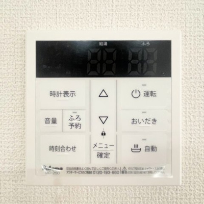 【冷暖房・空調設備】 | ◆横浜市港南区芹が谷　新築戸建て◆ | ◆雨の日のお洗濯にも大活躍な浴室乾燥機付！梅雨の季節や、秋の長雨など、外に洗濯物が干せない時期にも、天気や気温を気にせず洗濯物を干すことができます。