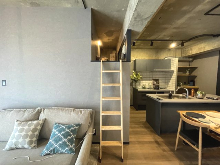 山科不二サンハイツの内装|マンションの中に はしご！