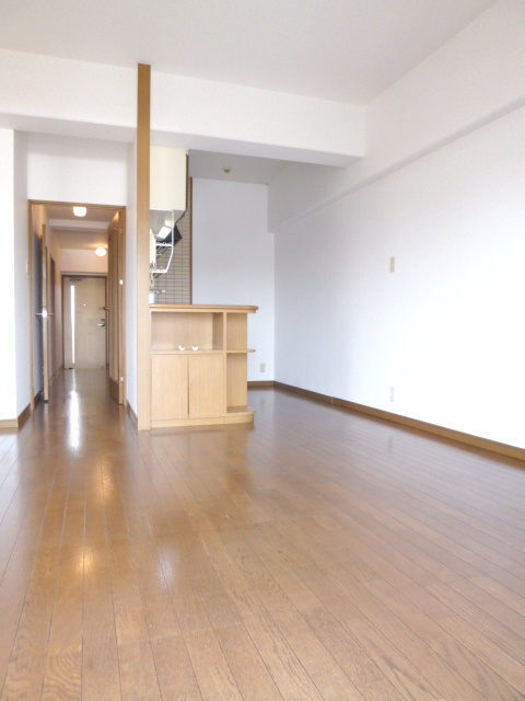 アルカディアロイヤルの居間・リビング|ゆったりとした居間です