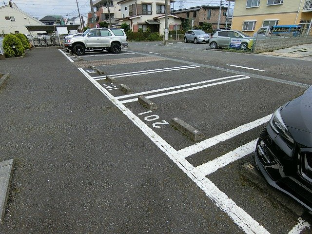 フランドミールの駐車場