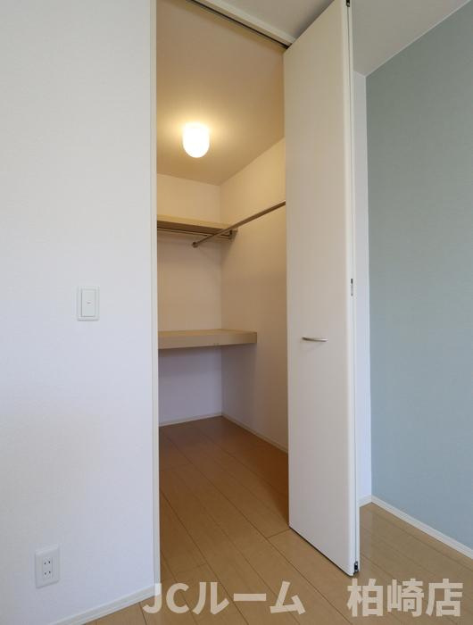 柏崎市比角１丁目のアパートの収納