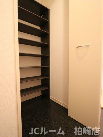 柏崎市比角１丁目のアパートの収納