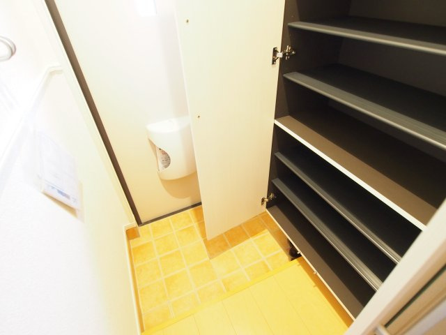 ラ・リューア　Bの玄関