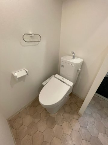 プリヴィアーレ金山　名古屋市賃貸　仲介手数料無料のトイレ