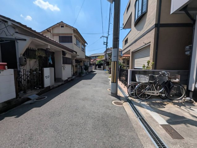 成美町　中古一戸建ての前面道路含む現地写真|■物件内覧・資金計画相談・住宅ローン相談、リフォーム相談、お問合せ受付中■
※当日・翌日のご内覧、ご相談はお電話でのお問合せがスムーズです！