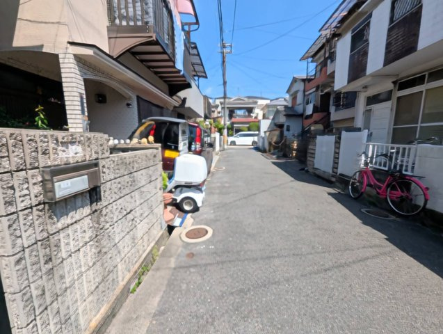 成美町　中古一戸建ての前面道路含む現地写真|■物件内覧・資金計画相談・住宅ローン相談、リフォーム相談、お問合せ受付中■
※当日・翌日のご内覧、ご相談はお電話でのお問合せがスムーズです！
