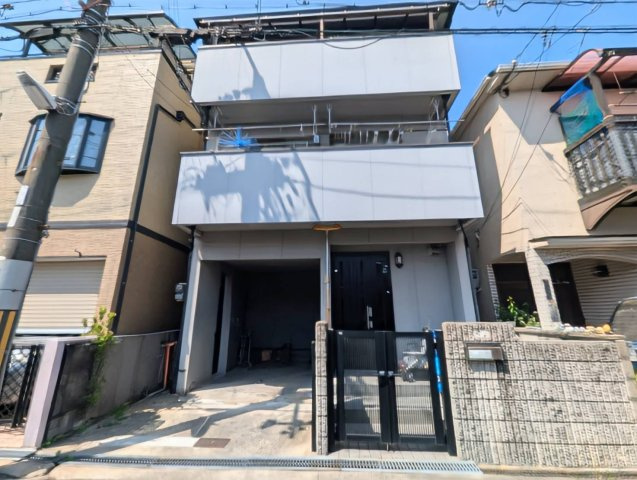 成美町　中古一戸建ての外観|新しい生活にいかがでしょうか？外観はお住まいの顔になります。こだわりたいポイントですね。外壁塗装や屋根塗装のご相談も承っております。
■現地内覧・資金計画相談・住宅ローン相談もお問合せ受付中■