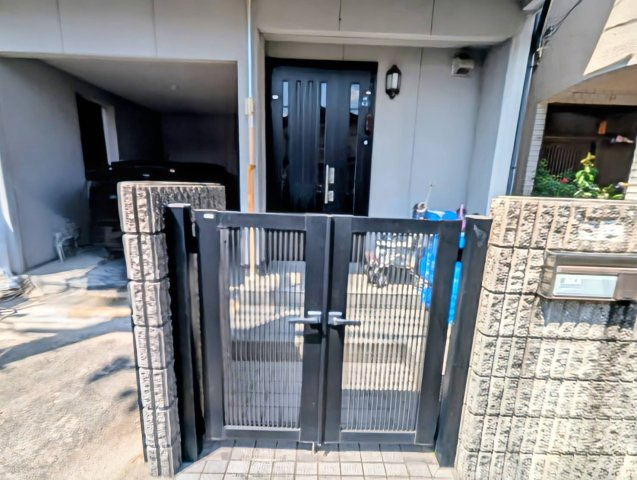 成美町　中古一戸建ての玄関|■物件内覧・資金計画相談・住宅ローン相談、リフォーム相談、お問合せ受付中■
※当日・翌日のご内覧、ご相談はお電話でのお問合せがスムーズです！