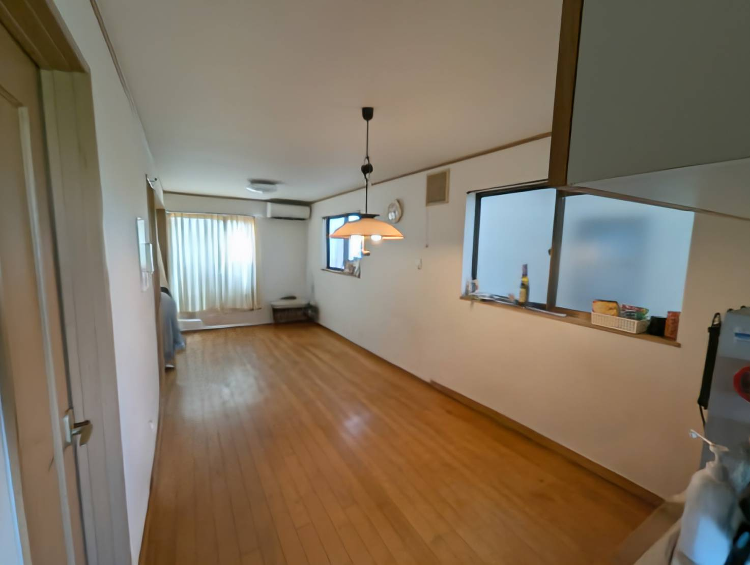 成美町　中古一戸建ての居間・リビング|LDK16.0帖
■物件内覧・資金計画相談・住宅ローン相談、リフォーム相談、お問合せ受付中■
※当日・翌日のご内覧、ご相談はお電話でのお問合せがスムーズです！