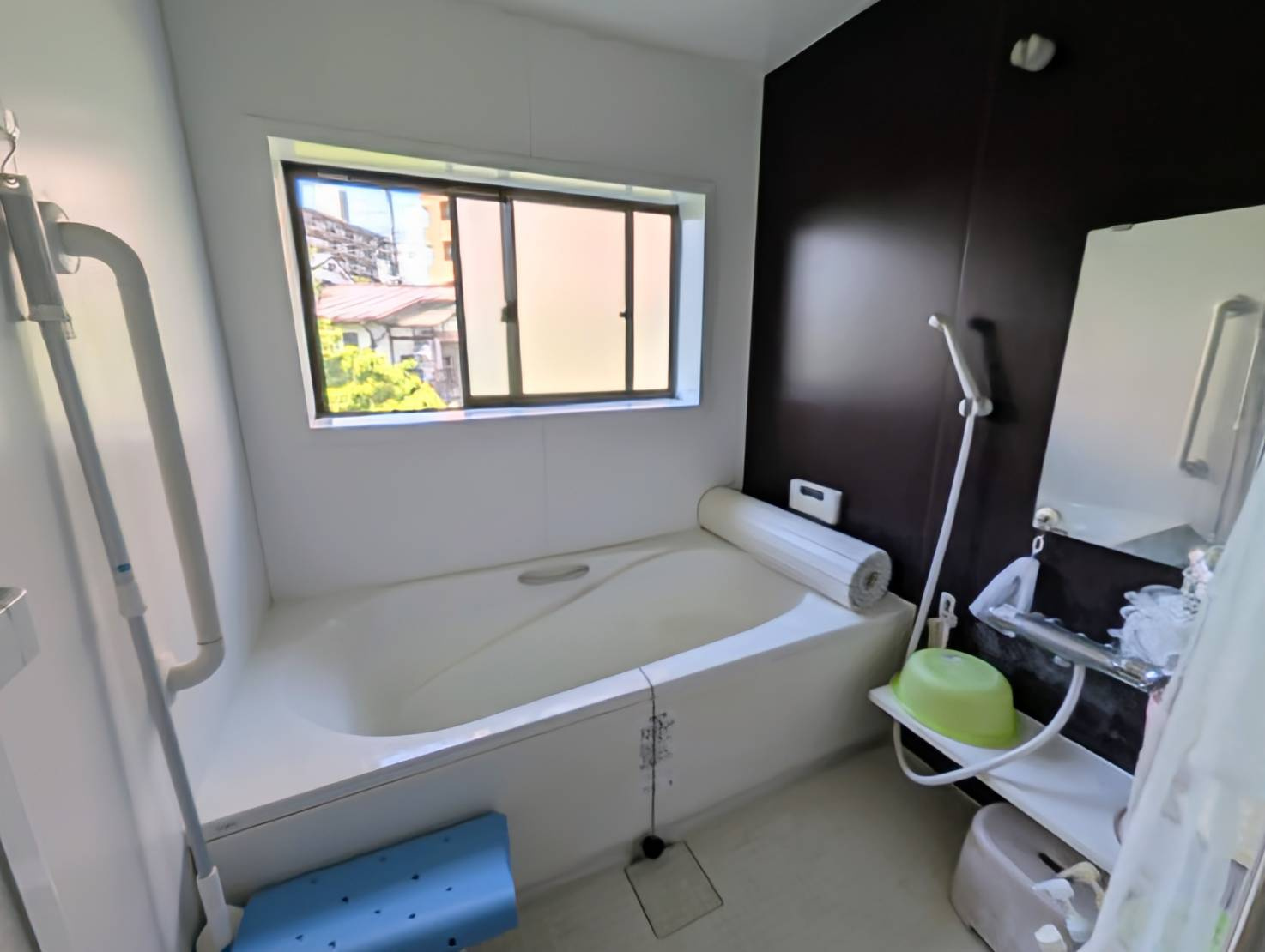 成美町　中古一戸建ての浴室|一坪タイプ　ユニットバス
■物件内覧・資金計画相談・住宅ローン相談、リフォーム相談、お問合せ受付中■
※当日・翌日のご内覧、ご相談はお電話でのお問合せがスムーズです！