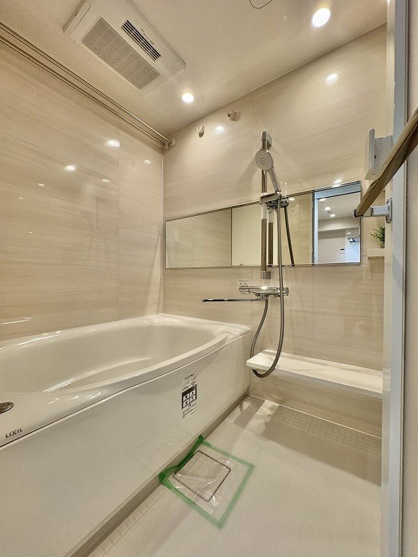 ユニーブル成増A棟の浴室|ユニットバス新規交換のバスルームは浴室換気乾燥機を完備しております