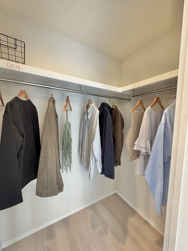 ユニーブル成増A棟の収納|WICは洋服だけでなく様々な物の収納に便利です