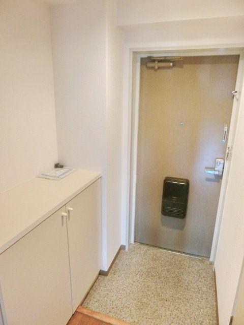 パストラル野沢壱番館　オートロック　モニター付きインターホン　最上階の玄関