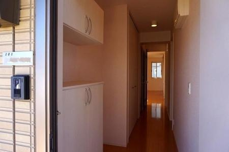 デルニエ　アビテAの玄関