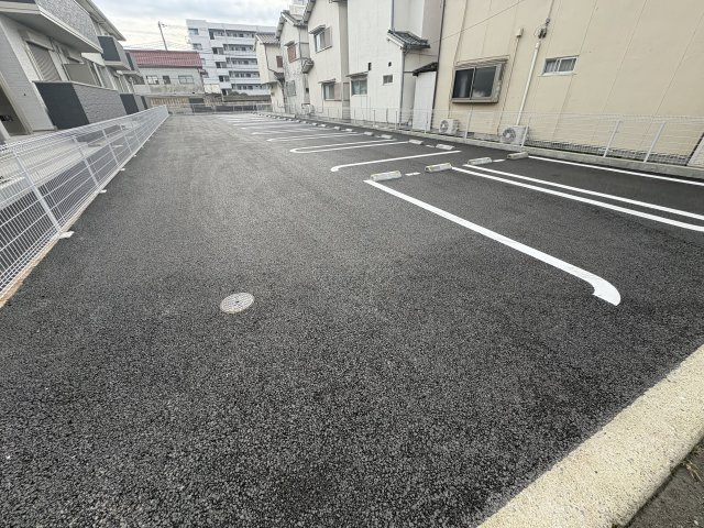 ルグラン亀山の駐車場
