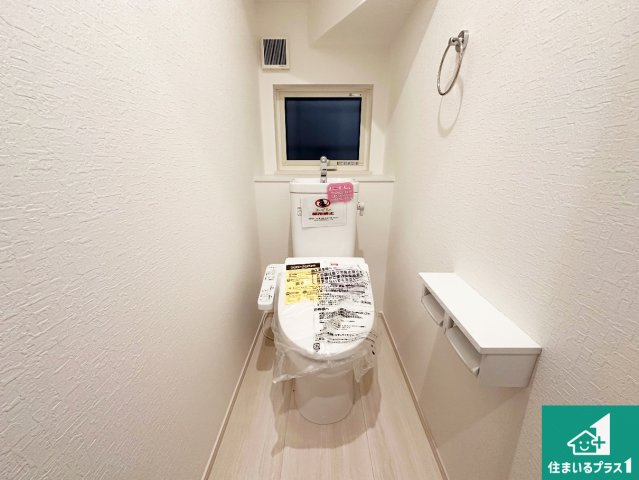 神戸市西区池上　第14期　新築一戸建てのトイレ|1・2階の2ヶ所にあるので、朝の忙しい時間の順番待ちもなく、深夜の利用にも大変便利です。