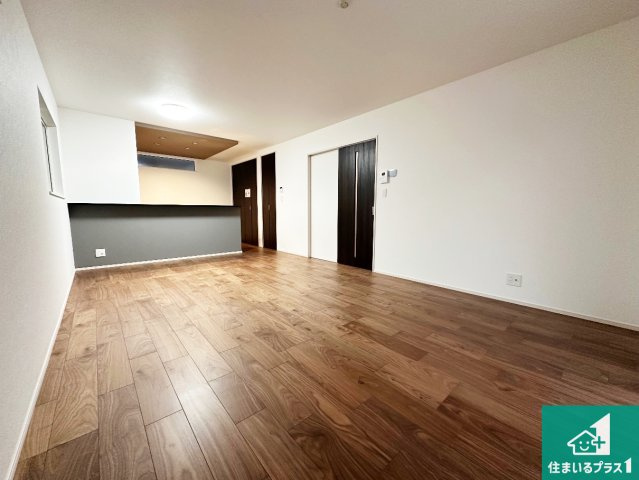 神戸市西区池上　第14期　新築一戸建ての居間・リビング|シンプルなリビングは、観葉植物等のインテリアを楽しめますね！パパ好みにも、ママ好みにも家具次第で雰囲気を変えることができます！