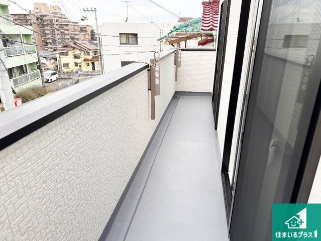 神戸市西区池上　第14期　新築一戸建てのバルコニー|ワイドバルコニーは洗濯物を干すスペースが広いのでご家族が多くても安心！