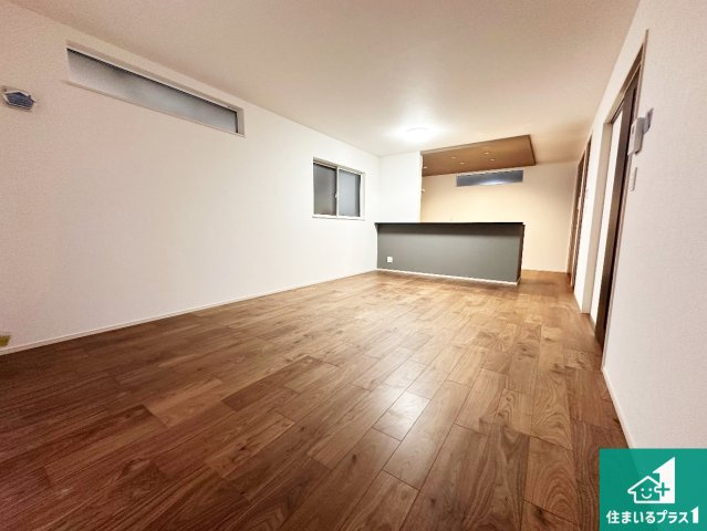 神戸市西区池上　第14期　新築一戸建ての居間・リビング|シンプルなリビングは、観葉植物等のインテリアを楽しめますね！パパ好みにも、ママ好みにも家具次第で雰囲気を変えることができます！