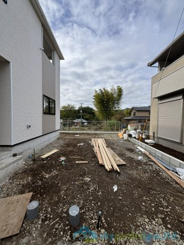 秦野市堀西第21　新築戸建　全2棟2号棟の駐車場