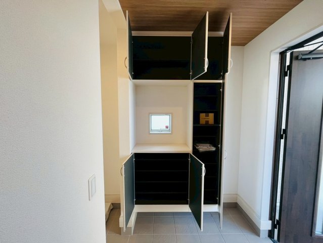 ★★南城市玉城糸数3期-1号棟（全4棟）の玄関|明るい玄関です