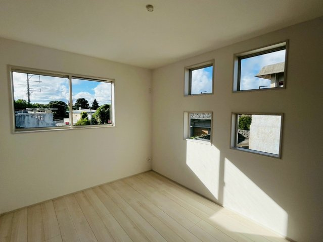 ★★南城市玉城糸数3期-1号棟（全4棟）の居間・リビング|こちらのリビングで趣味の時間をお楽しみください