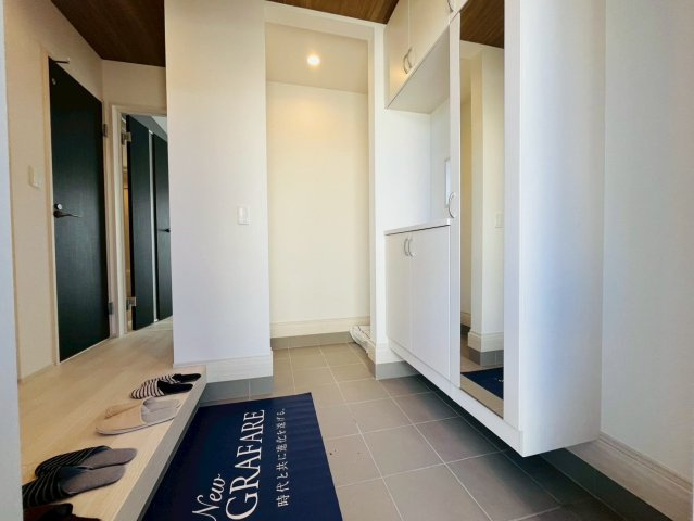 ★★南城市玉城糸数3期-1号棟（全4棟）の玄関|明るい玄関です