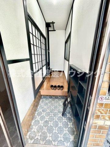 寝屋川市木屋町一戸建の玄関