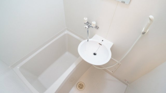 レオパレスＦｕｍｉｎの浴室