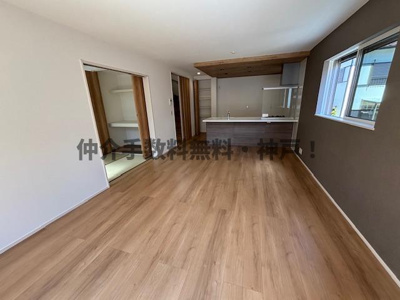 【居間・リビング】 | 神戸市西区秋葉台2丁目　新築戸建　仲介手数料無料！ | 使いやすい居間です